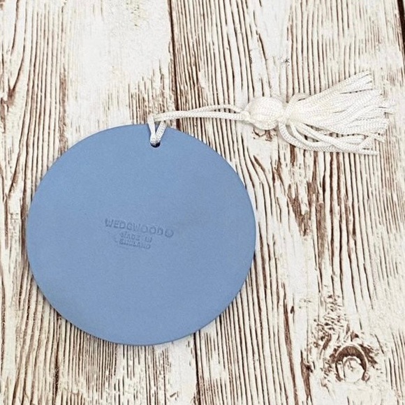 Vintage WEDGWOOD Blue JasperWare Christmas Candle Holly Boxed Christmas Ornament - Picture 7 of 10